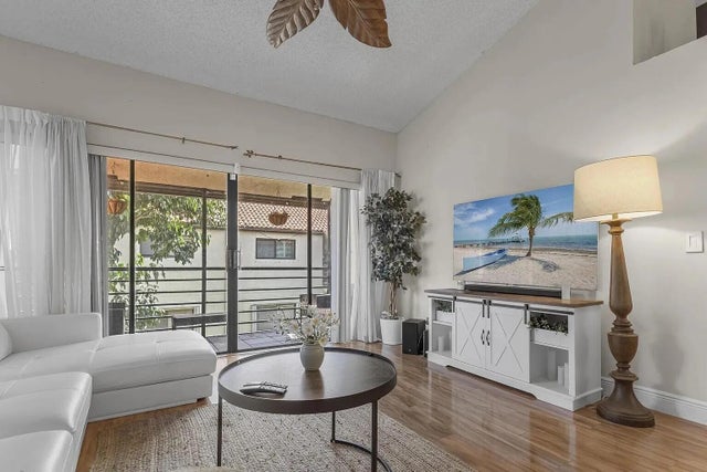 1 of 17 - 12 Via De Casas Sur #203, Boynton Beach, FL