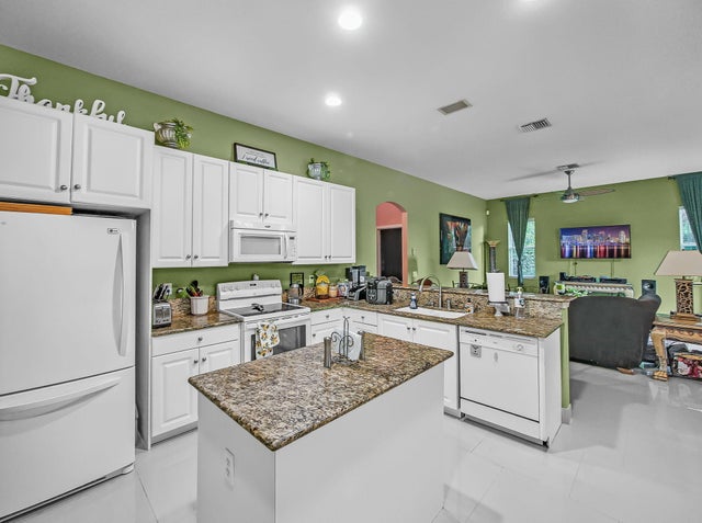 5 of 21 - 1081 Sw Jacqueline Avenue, Port Saint Lucie, FL