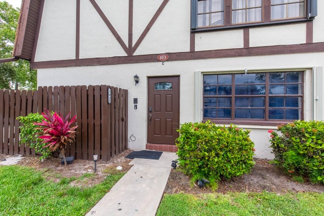 2 of 27 - 103 Weybridge C Circle #c, Royal Palm Beach, FL