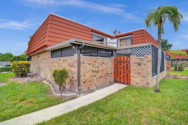 3 of 37 - 4628 Suburban Pines Drive, Lake Worth, FL