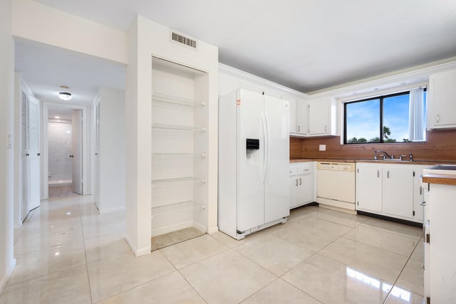 4 of 18 - 7770 Tahiti Lane #405, Lake Worth, FL