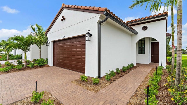 1 of 44 - 203 Se Via Sangro, Port Saint Lucie, FL