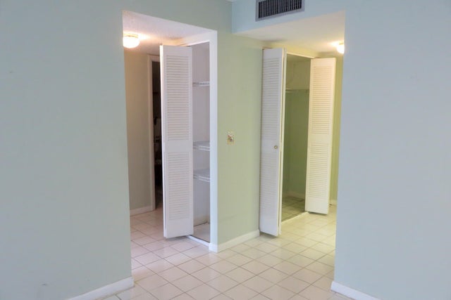 5 of 24 - 470 Executive Center Dr #2k, West Palm Beach, FL