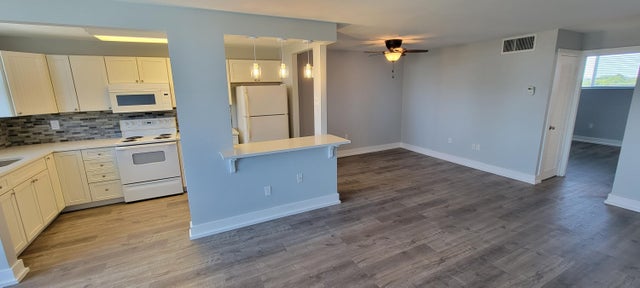 3 of 41 - 108 Paradise Harbour Blvd #405, North Palm Beach, FL