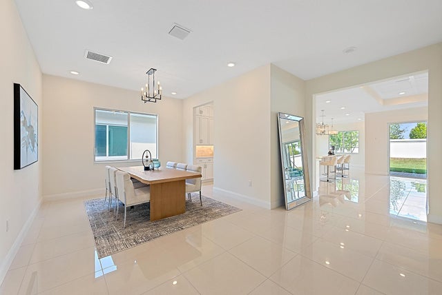 5 of 36 - 12136 Waterstone Cir, Palm Beach Gardens, FL