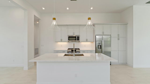 1 of 39 - 204 Se Via Sangro, Port Saint Lucie, FL