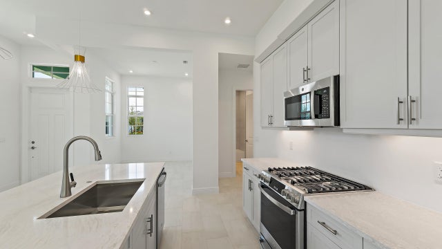 4 of 39 - 204 Se Via Sangro, Port Saint Lucie, FL
