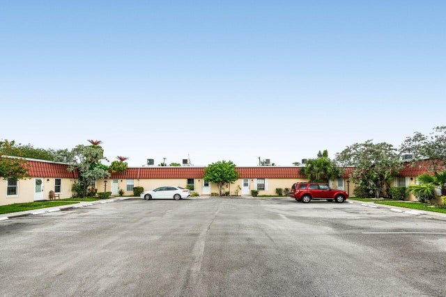 2 of 36 - 289 Cape Cod Circle, Lake Worth, FL