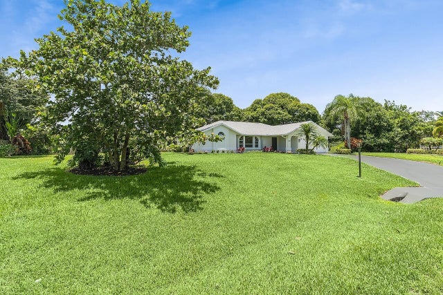 3 of 49 - 1812 Ne Crabtree Lane, Jensen Beach, FL