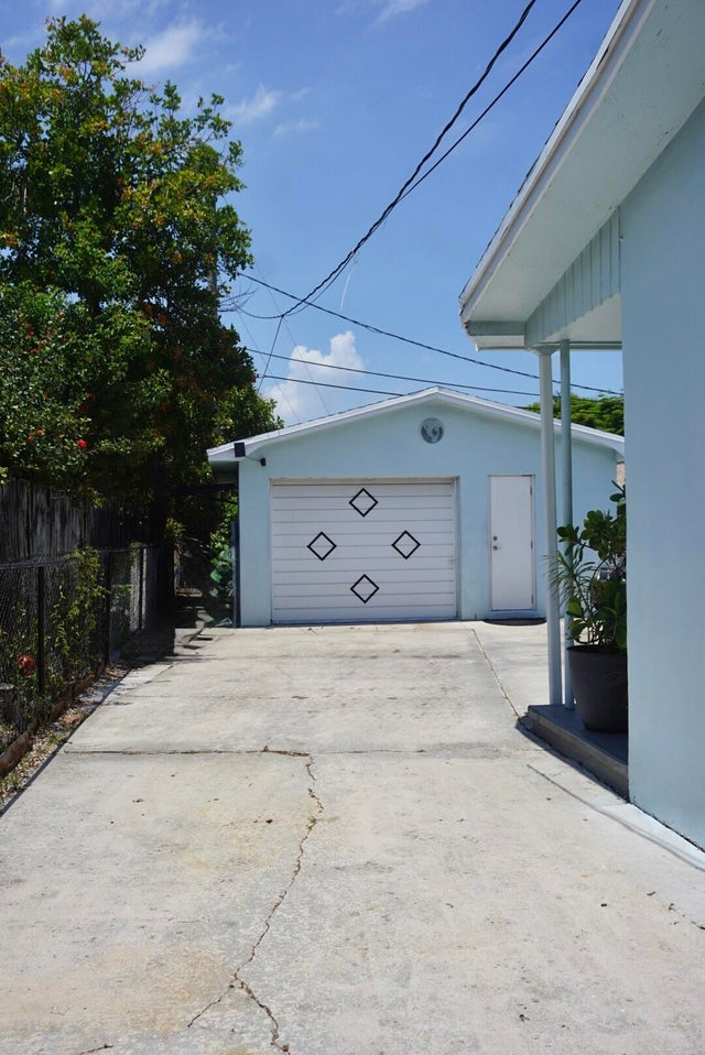 5 of 40 - 323 W Pine Street, Lantana, FL