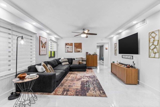 519 Shady Pine Way #c1, Greenacres