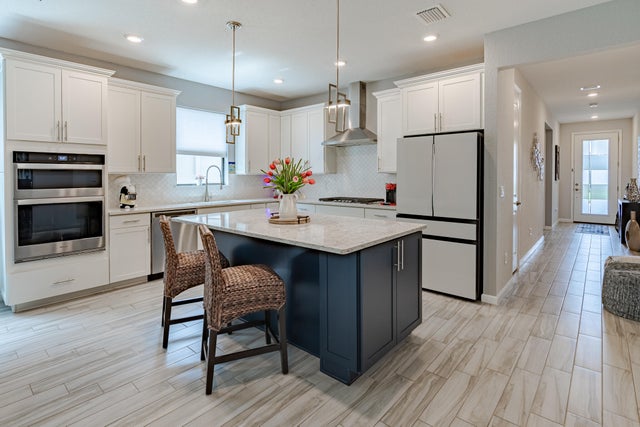 1 of 52 - 548 Se Villandry Way, Port Saint Lucie, FL