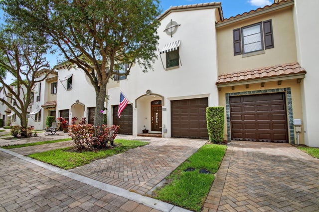 3 of 36 - 320 Via Villagio, Hypoluxo, FL