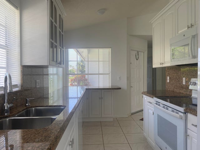 5 of 21 - 3830 Circle Lake Drive, West Palm Beach, FL