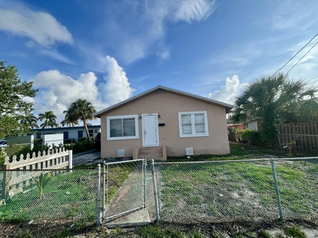 2 of 16 - 628 W 7th Street, Riviera Beach, FL