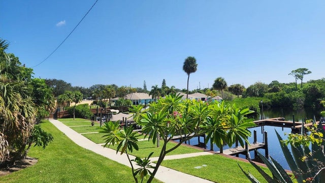 3 of 27 - 1551 Ne 13th Terrace #15, Jensen Beach, FL