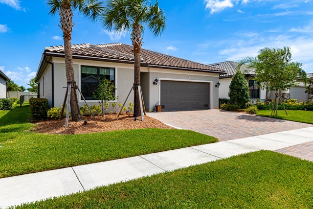 2 of 32 - 519 Se Villandry Wy, Port Saint Lucie, FL