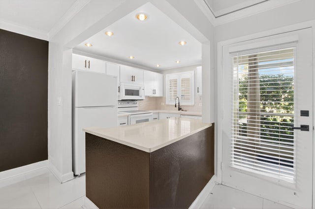 2 of 14 - 808 Se 7th Street #107, Deerfield Beach, FL