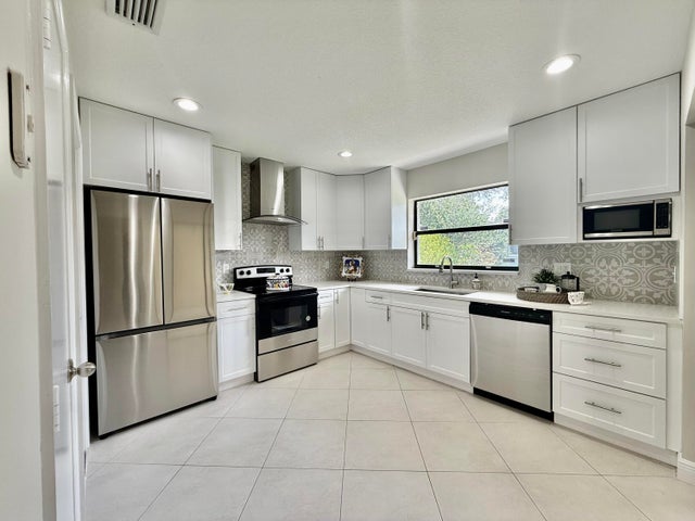 4 of 11 - 9890 Pecan Tree Drive #b, Boynton Beach, FL