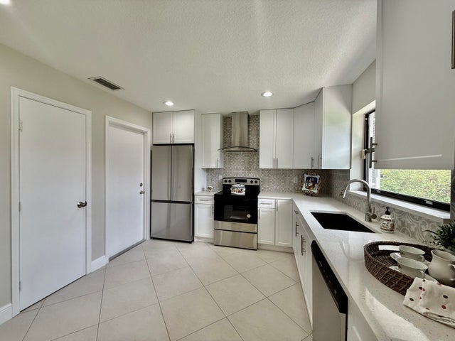 5 of 11 - 9890 Pecan Tree Drive #b, Boynton Beach, FL
