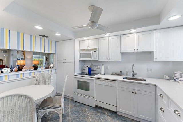 1 of 18 - 3186 Via Poinciana #111, Lake Worth, FL