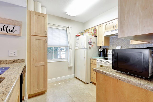 3 of 72 - 1050 Lake Shore Drive #204, Lake Park, FL