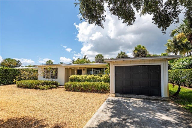 3 of 49 - 804 Se Riverside Drive, Stuart, FL