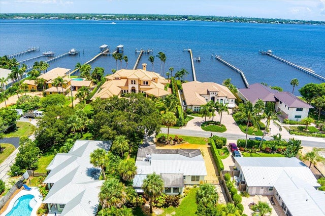 4 of 49 - 804 Se Riverside Drive, Stuart, FL