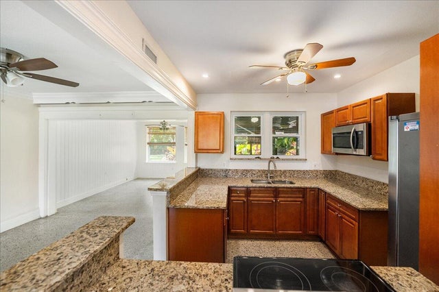 5 of 49 - 804 Se Riverside Drive, Stuart, FL