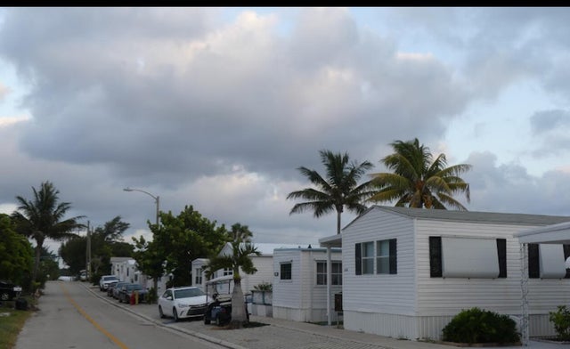 2 of 8 - 21 Bamboo Dr #cd21, Briny Breezes, FL