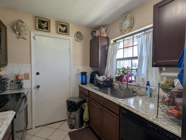 3 of 15 - 2351 Se Fruit Avenue, Port Saint Lucie, FL