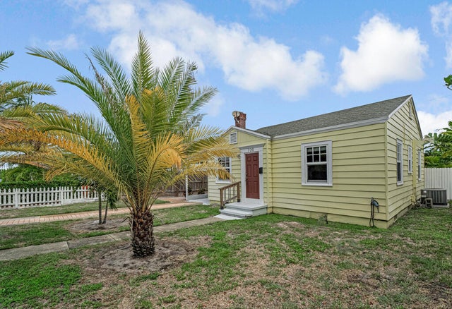 4 of 49 - 720 N Ocean Breeze, Lake Worth Beach, FL