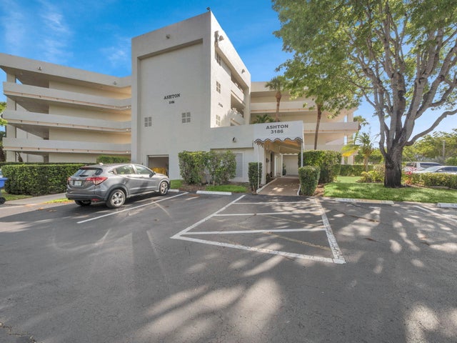 1 of 26 - 3186 Via Poinciana #114, Lake Worth, FL