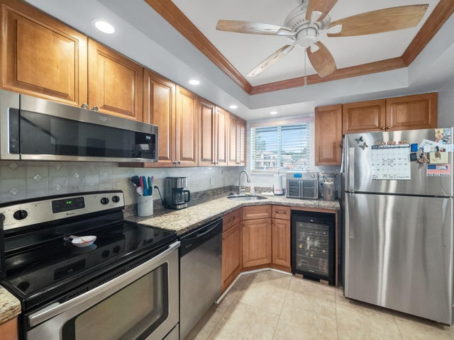 2 of 26 - 3186 Via Poinciana #114, Lake Worth, FL