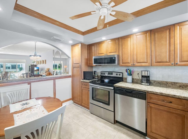 3 of 26 - 3186 Via Poinciana #114, Lake Worth, FL