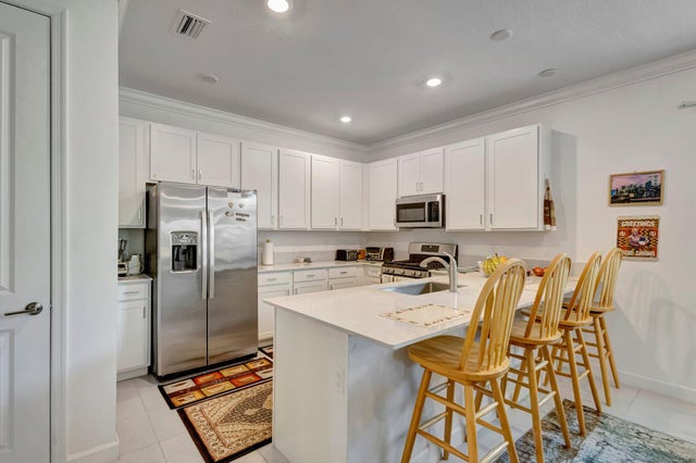 4 of 20 - 556 Se Mulberry Way, Port Saint Lucie, FL