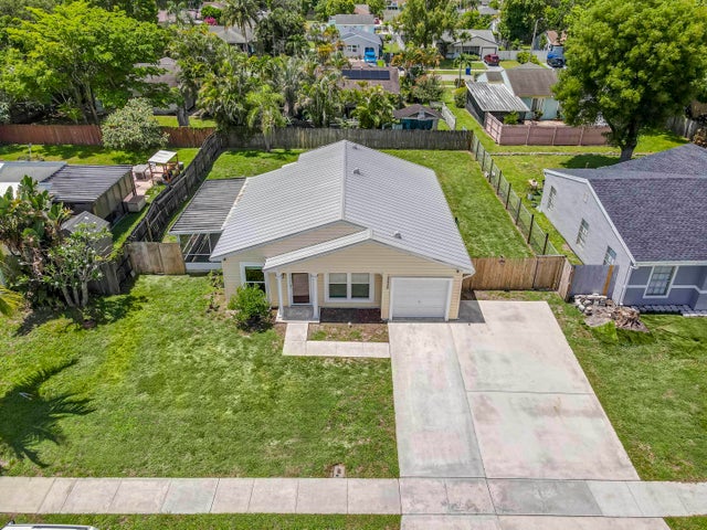 2 of 27 - 10656 Bobbie Lane, Royal Palm Beach, FL