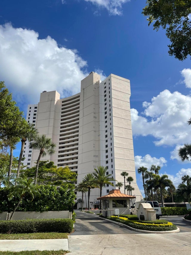 2 of 95 - 5200 N Flagler Drive #1106, West Palm Beach, FL