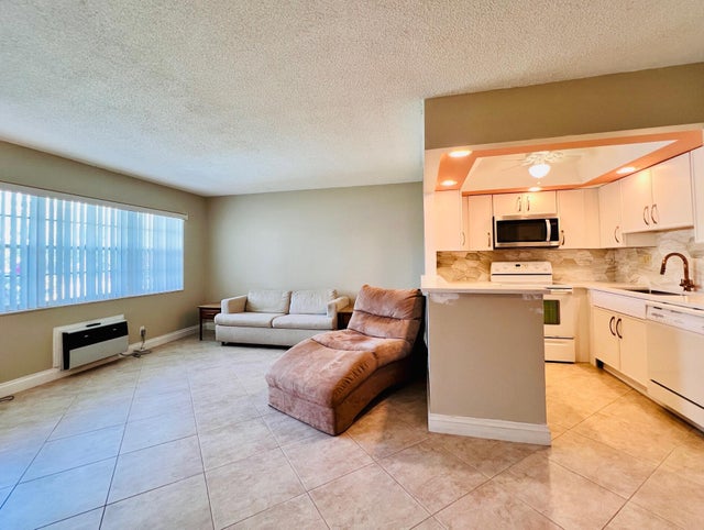 4 of 16 - 304 Sheffield M, West Palm Beach, FL