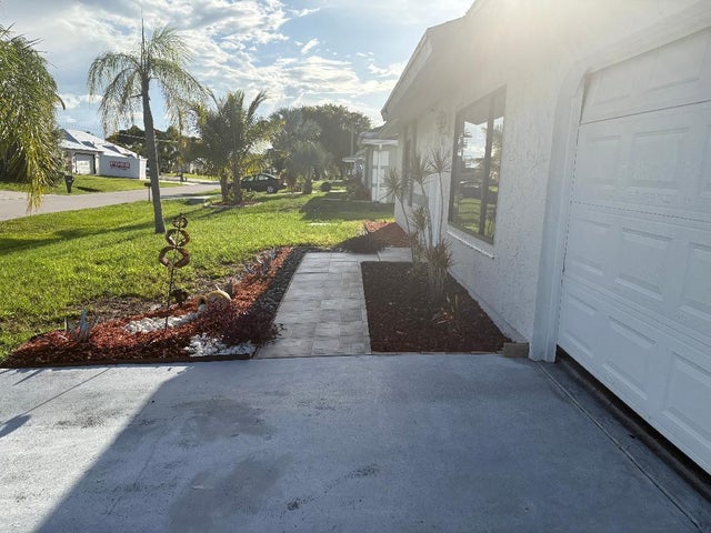 3 of 24 - 327 Ne Surfside Avenue, Port Saint Lucie, FL