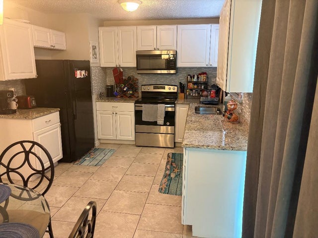 5 of 24 - 327 Ne Surfside Avenue, Port Saint Lucie, FL