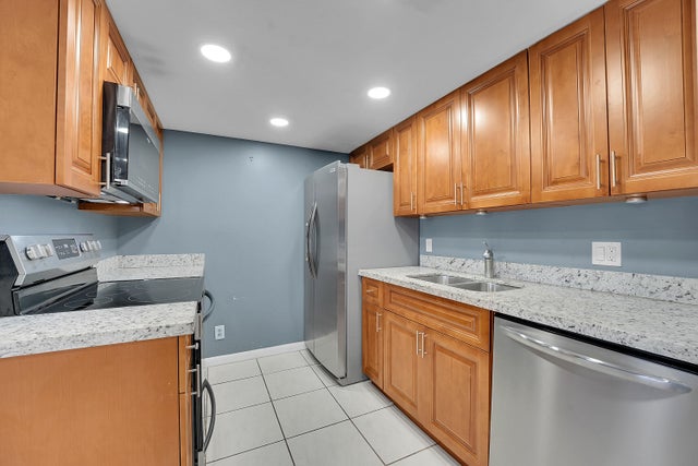 5 of 22 - 612 Executive Center Drive #106, West Palm Beach, FL