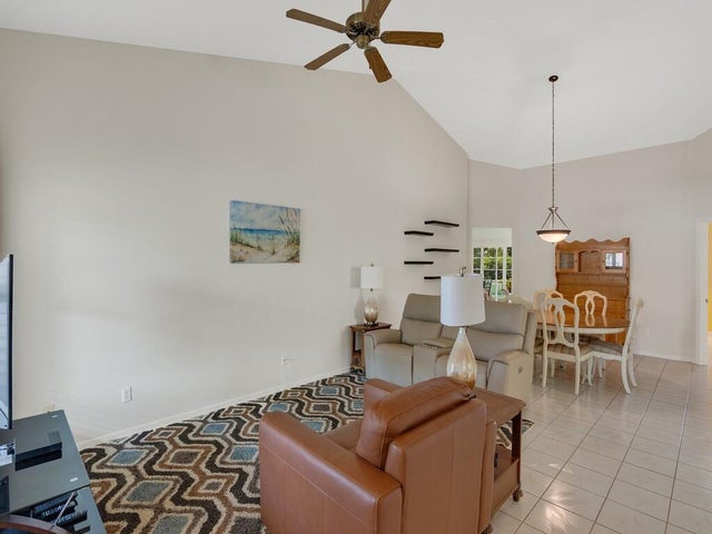 5 of 40 - 374 Nw Sherry Lane, Port Saint Lucie, FL