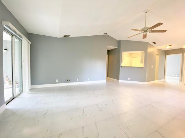 5 of 37 - 815 W Boynton Beach Boulevard #16-201, Boynton Beach, FL