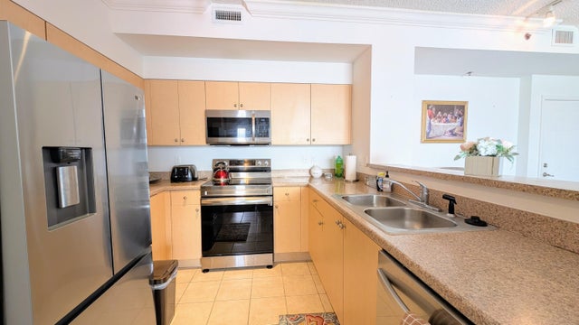 3 of 22 - 616 Clearwater Park Road #904, West Palm Beach, FL