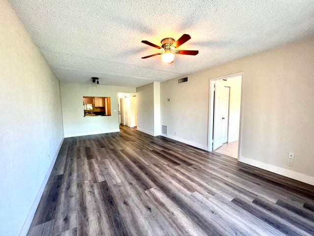 1 of 20 - 120 Sparrow Dr #302, Royal Palm Beach, FL