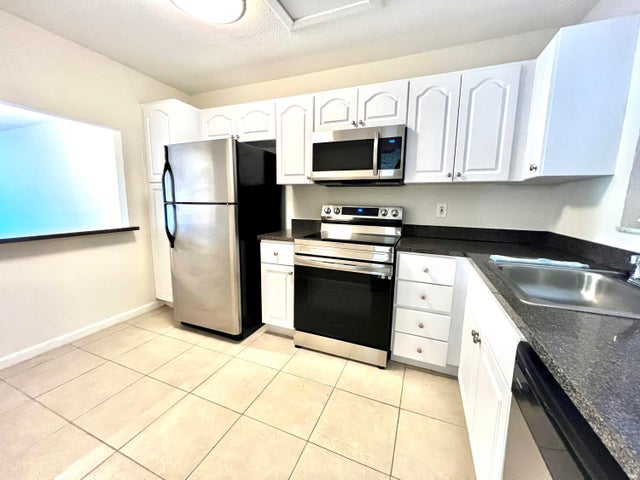 2 of 20 - 120 Sparrow Dr #302, Royal Palm Beach, FL