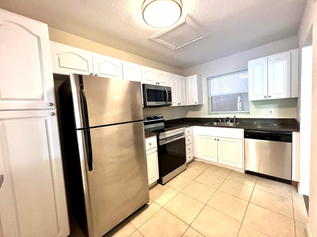 3 of 20 - 120 Sparrow Dr #302, Royal Palm Beach, FL