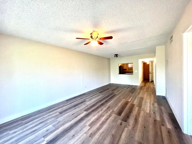 5 of 20 - 120 Sparrow Dr #302, Royal Palm Beach, FL