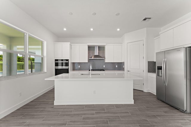 4 of 18 - 10501 Sw Jadewood Ct, Port Saint Lucie, FL